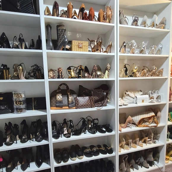 Meet your Posher, Hollie - Picture 2 of 2